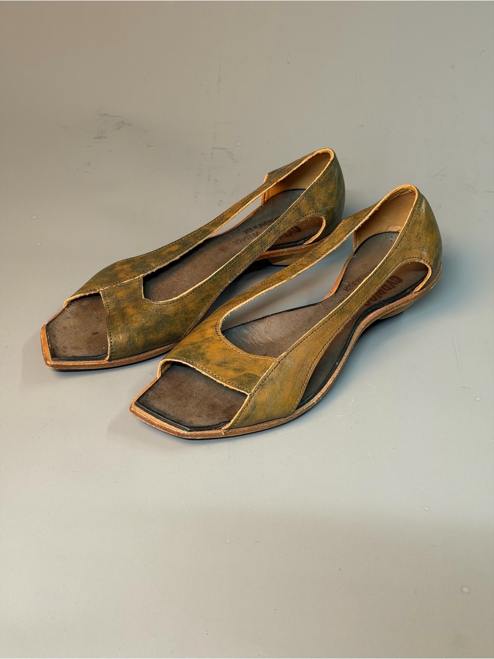 Women’s Open-Toe Flats in Olive Green